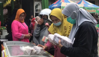 Warga Banjiri Operasi Pasar di Kecamatan Pontianak Kota - GenPI.co Kalbar