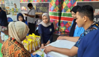 Hemat Belasan Ribu Rupiah, Warga Pontianak Antusiasme Belanja di Gerakan Pangan Murah - GenPI.co Kalbar