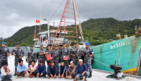 TNI AL Tangkap Kapal Ikan Vietnam di Laut Natuna Utara - GenPI.co Kepri
