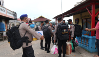 Demi Pilkades, 10 Polisi Pakai Kapal Ikan ke Tambelan - GenPI.co Kepri