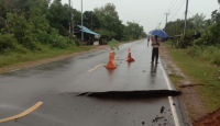Hujan Deras, Jalan di Pulau Penyangga Batam Amblas 2 Meter - GenPI.co Kepri