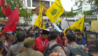 Kelompok Cipayung Plus Batam Demo, Kecewa Tak Ketemu Pejabat - GenPI.co Kepri