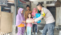 2 Jempol! Polisi di Lombok Timur Sisihkan Tunjangan untuk Bantu Anak Yatim - GenPI.co NTB