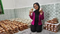 Siti Si Pengusaha Muda Lombok Tengah, Bisnis Camilan Omzet Ratusan Juta - GenPI.co NTB