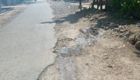 Jalan Rusak di Lombok Tengah Akibat Galian Pipa Belum Diperbaiki - GenPI.co NTB