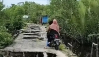 Jembatan Lamban Diperbaiki, Ini Kata Dinas PU Inhil - GenPI.co Riau