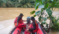 SAR Pekanbaru Cari Bombom yang Tenggelam di Sungai Reteh - GenPI.co Riau
