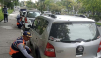 Ratusan Kendaraan Digembosi Karena Pakir Sembarangan di Pekanbaru - GenPI.co Riau