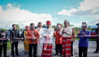 Gubernur Sulsel Bikin Happy Warga Toraja, Lihat Aksinya - GenPI.co Sulsel