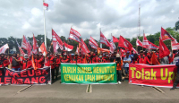 Tuntut UMK Naik, 500 Buruh Gelar Aksi Unjuk Rasa di Palembang - GenPI.co Sumsel