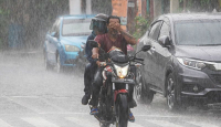 Hujan Sedang-Lebat Masih Ancam Sumsel, Warga Harap Waspada - GenPI.co Sumsel