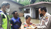 Kapolres Batubara Beri Paket Sembako ke Korban Banjir - GenPI.co Sumut