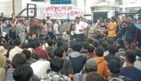 Demo BBM, Mahasiswa di Sumut Cari Fraksi PDI Perjuangan - GenPI.co Sumut