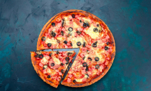 3 Cara Menikmati Gigitan Pizza, Lezat! - GenPI.co