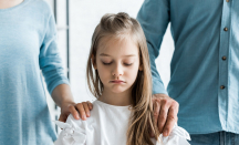 3 Hal yang Perlu Disampaikan kepada Anak Tentang Perceraian Orang Tua - GenPI.co