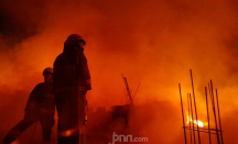 Gedung Kemendes Kebakaran, Damkar Kerahkan 12 Unit Mobil Pemadam - GenPI.co