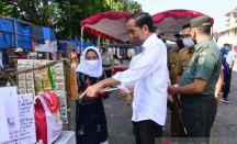 Jokowi Ingatkan Warga, Uang Bansos Tidak Digunakan untuk Beli HP - GenPI.co
