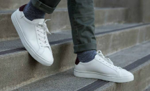 4 Kiat Bersihkan Sneakers Putih dari Noda Membandel, Mudah! - GenPI.co
