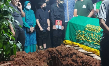 Tangis Pilu Mengiringi Pemakaman Jenazah Pilot Citilink Capt Boy - GenPI.co