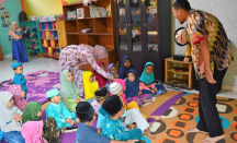 Komunitas Egrang Bikin Anak-anak Gembira - GenPI.co
