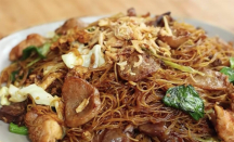 Resep Bihun Goreng Ala Solaria, Cara Bikinnya Gampang! - GenPI.co