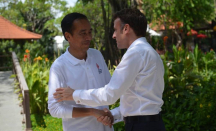 Emmanuel Macron Mirip Jokowi, Senang Blusukan dan Menyapa Warga di Bali - GenPI.co