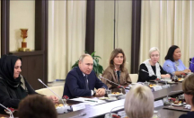 Vladimir Putin Bertemu Ibu Para Tentara Rusia - GenPI.co