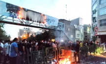 Protes di Iran Terus Memanas, Anggota Pasukan Keamanan Ditembak Mati - GenPI.co