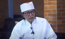Sebut Jokowi Firaun dan Luhut Haman, Cak Nun Dihajar Habis-habisan - GenPI.co