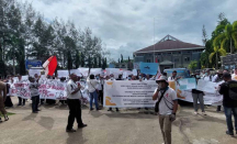 Belum Digaji Sejak Mei 2022, Guru PPPK Unjuk Rasa di Papua Barat Daya - GenPI.co