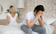 5 Tanda Pasangan Menyembunyikan Depresi, Jangan Diabaikan! - GenPI.co