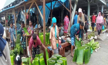 Pasar Phara Sentani Jayapura Ramai Pedagang Dadakan Menjelang Lebaran - GenPI.co