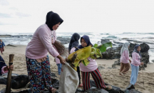 Jaga Keindahan Alam, Srikandi Ganjar Bersihkan Pantai Banten - GenPI.co