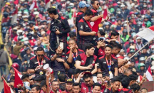 Pawai Timnas Indonesia U-22 Meriah, Erick Thohir Beri Peringatan - GenPI.co