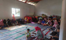 Ratusan Pengungsi Bencana Tanah Retak di Ponorogo Mulai Jenuh - GenPI.co