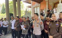 Wayan Koster Larang Wisata Pendakian Seluruh Gunung di Bali - GenPI.co