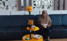 Mahasiswa Ubaya Bikin Robot Pengantar Makanan untuk Lansia - GenPI.co