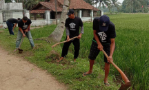 Beri Motivasi, Gardu Ganjar Bersihkan Irigasi dan Bantu Kelompok Petani - GenPI.co