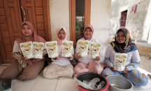 Tingkatkan Ekonomi, Wanita Nelayan Sadulur Ganjar Produksi Keripik Kelapa - GenPI.co