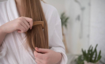 Mengurangi Kerontokan Rambut, 3 Jenis Sisir Ini Bagus untuk Kesehatan Rambut - GenPI.co