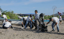 Peduli Lingkungan, Ganjartivity Bersih-bersih Pantai Pangandaran - GenPI.co