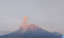 Waspada! Gunung Semeru Kembali Erupsi, Letusan Setinggi 1 Km - GenPI.co