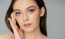 Makeup Stroberi Lagi Ngehits, 5 Hal Perlu Diperhatikan Buat Kamu yang Ingin Coba - GenPI.co