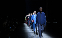 Gucci Buka Milan Fashion Week dengan Koleksi Pria yang Elegan dan Berkilau - GenPI.co
