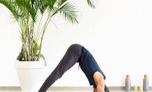 3 Pose Yoga untuk Meningkatkan Sirkulasi Darah di Kaki - GenPI.co