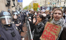 Pengunjuk Rasa Pro-Palestina dan Polisi Bentrok di Kampus, Joe Biden Tetap Bungkam - GenPI.co