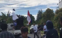 Bubarkan Demonstran, Bupati Halmahera Utara Bawa Parang - GenPI.co