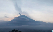 Gunung Semeru Alami Erupsi Sebanyak 20 Kali Sehari - GenPI.co