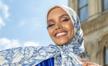 Buttonscarves Gandeng Halima Aden sebagai Ikon 'The Crown Series' - GenPI.co