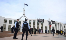 Bentang Spanduk, Demonstran Pro-Palestina Terobos Keamanan Gedung Parlemen Australia - GenPI.co